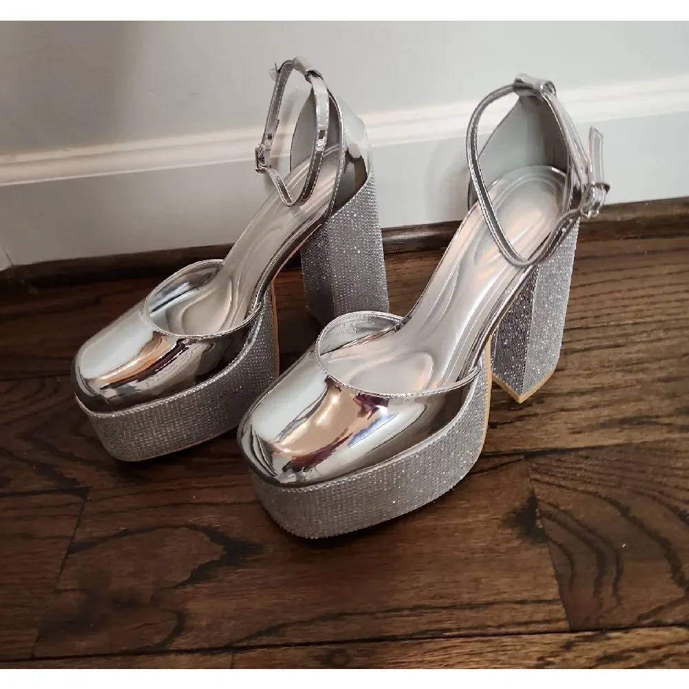 Azalea Wang Glamorous Silver Platform Shoes Size 8.5 NWT